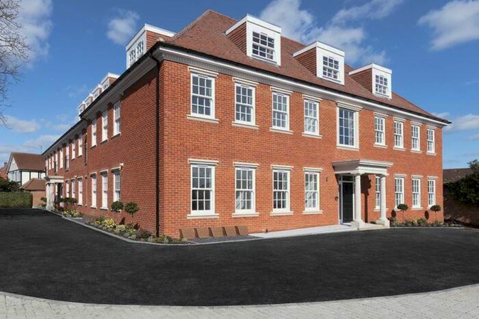 1 Bedroom Flat To Rent In Manor Road, Chigwell, IG7