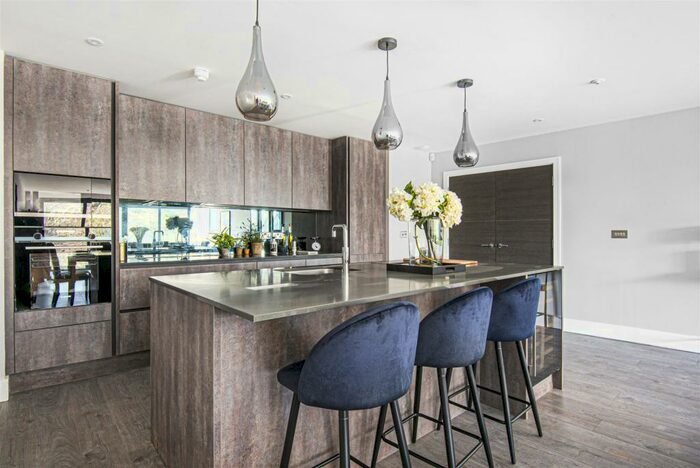 3 Bedroom Apartment To Rent In Chislehurst Road, BR7