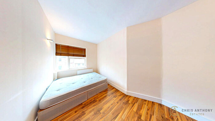 1 Bedroom Flat To Rent In Hillside House, Friern Park, London, N12