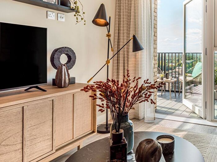 1 Bedroom Flat For Sale In Capital Interchange Way, Brentford, TW8