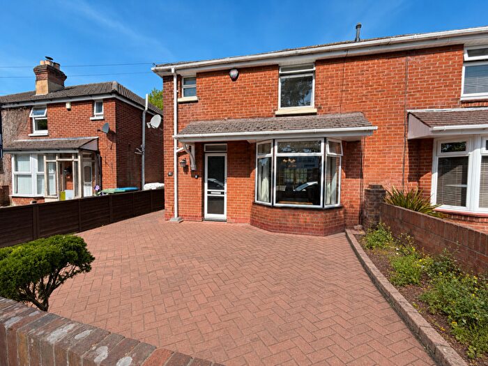 3 Bedroom House To Rent In King Edward Avenue, SO16