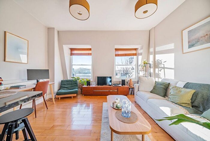 1 Bedroom Flat To Rent In Penton Street, Islington, London, N1