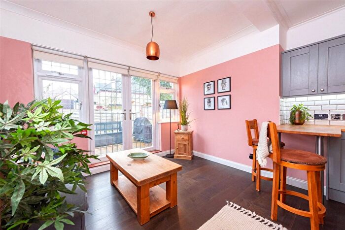 1 Bedroom Flat For Sale In Drewstead Road, London, SW16
