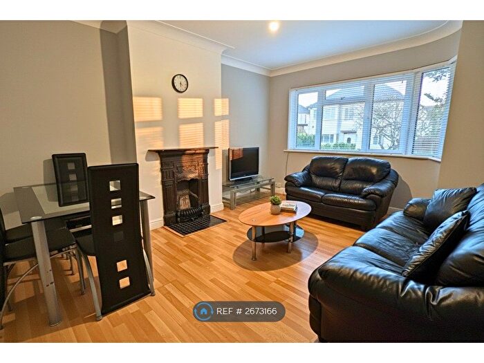 2 Bedroom Maisonette To Rent In Otterburn Gardens, Isleworth, TW7