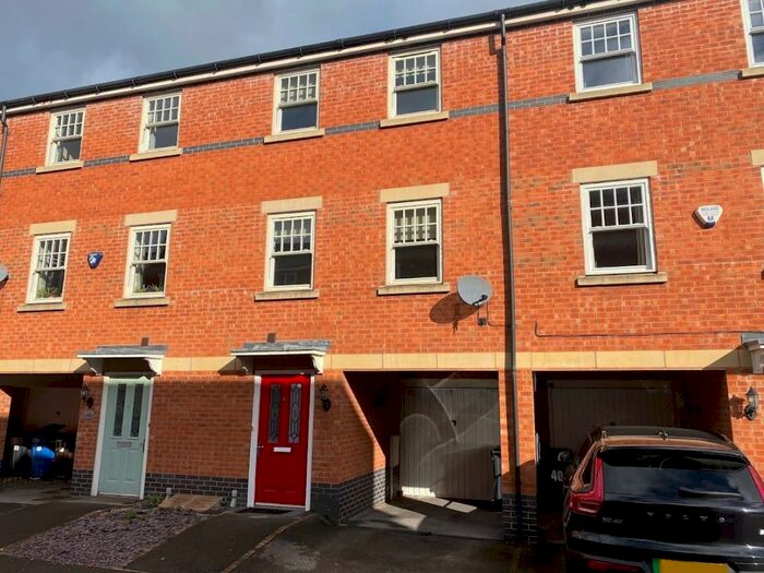 3 Bedroom Town House To Rent In Auriga Court, Chester Green, DE1