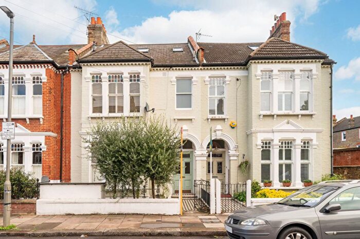 1 Bedroom Flat To Rent In Louisville Road, Tooting Bec, London, SW17
