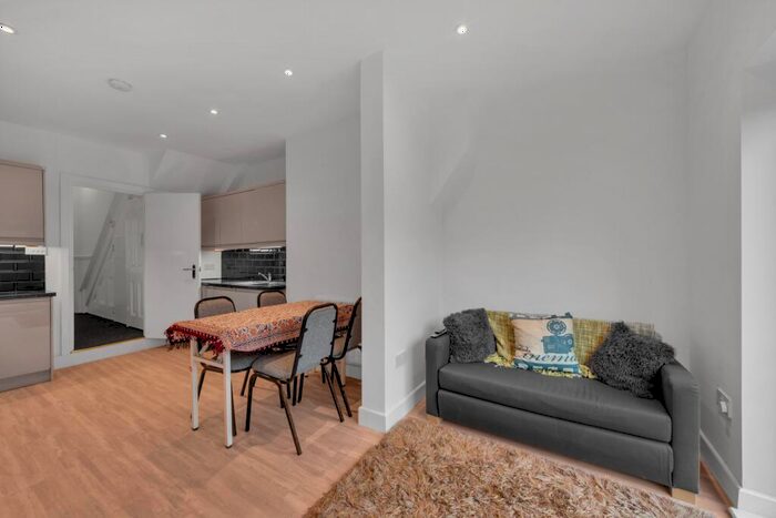 2 Bedroom Flat To Rent In Boyne Road, Lewisham, SE13