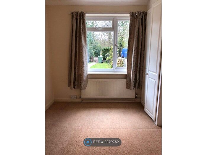 3 Bedroom Semi-Detached House To Rent In Merrow Lane, Guildford, GU4