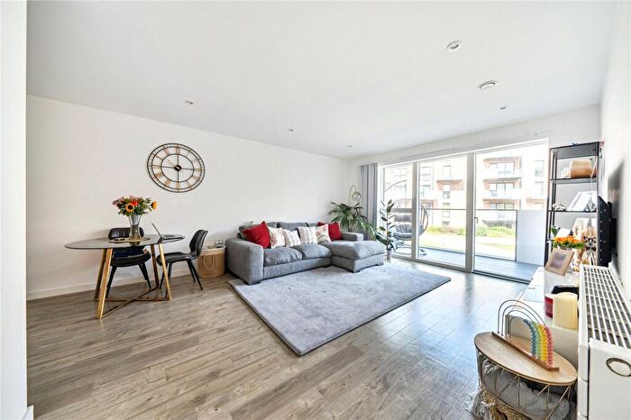 2 Bedroom Flat For Sale In Purbeck Gardens, Sydenham, London, SE26