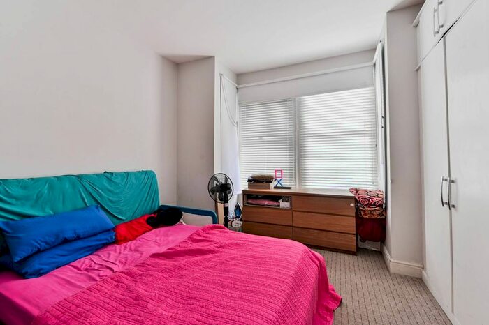 2 Bedroom Flat To Rent In Abbotts Park Road, Leyton, London, E10