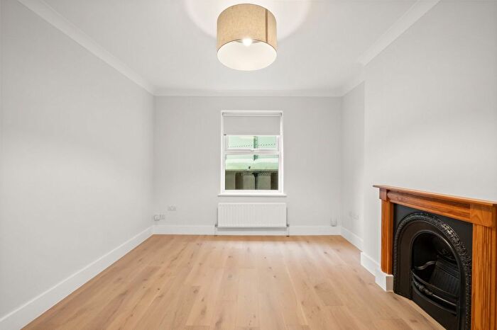 2 Bedroom Flat To Rent In Loveridge Road, Brondesbury, NW6