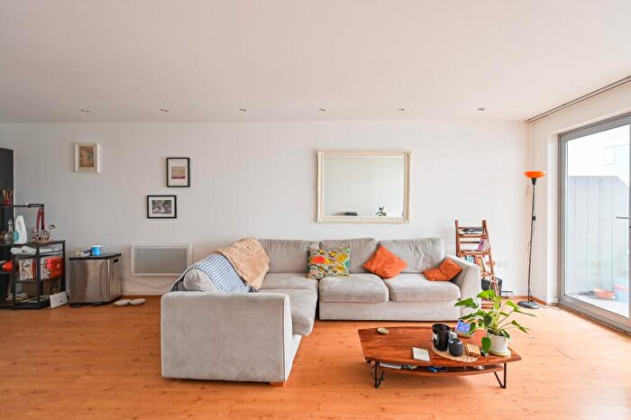 2 Bedroom Flat For Sale In Wick Lane, London, E3