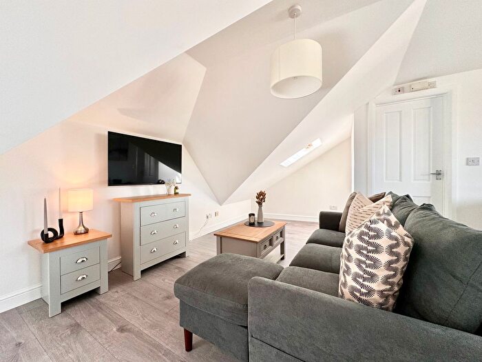 Studio To Rent In Station Road, London, NW4