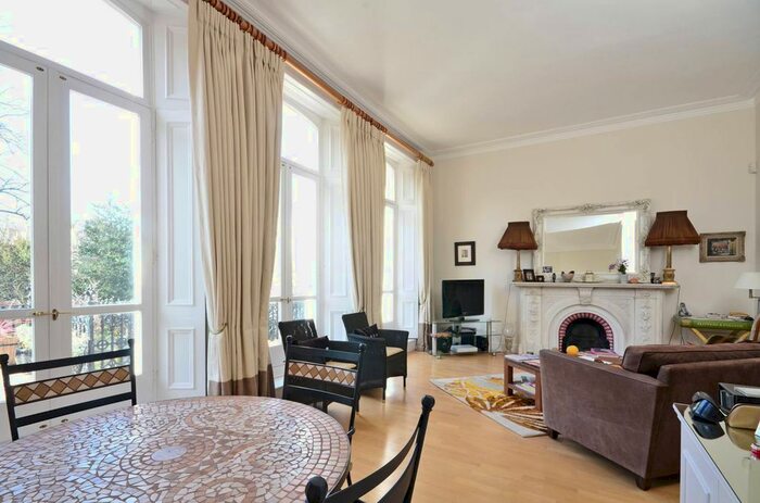 2 Bedroom Flat To Rent In Redcliffe Square, Earls Court, London, SW10