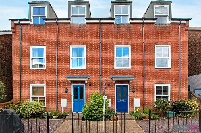 2 Bedroom Flat To Rent In Albert Road, Tonbridge, TN9