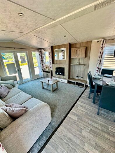 2 Bedroom Park Home For Sale In Warners Lane, Selsey, Chichester, PO20