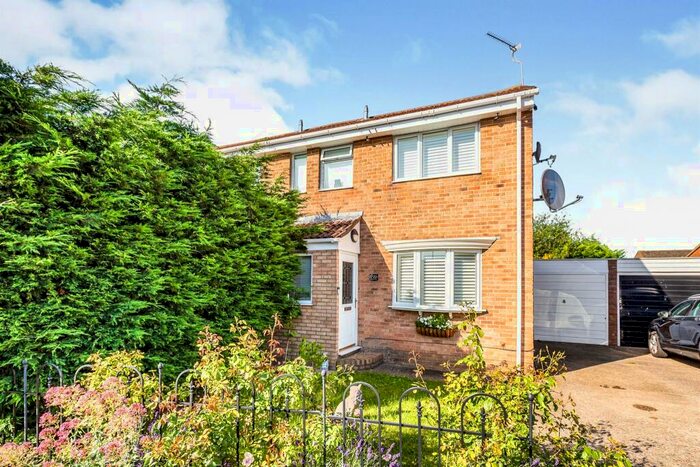 3 Bedroom House To Rent In Constable Place, Aylesbury, HP19