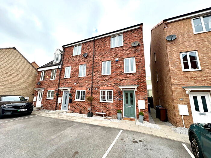 4 Bedroom Town House For Sale In Wheatcroft Gardens, Penistone, Sheffield, S36