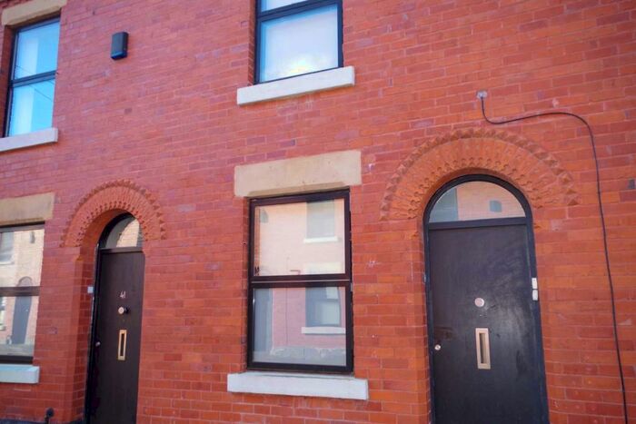 2 Bedroom Town House To Rent In Laburnum Street, Salford, M6