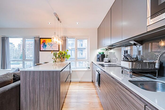 2 Bedroom Flat For Sale In East Drive, London, NW9