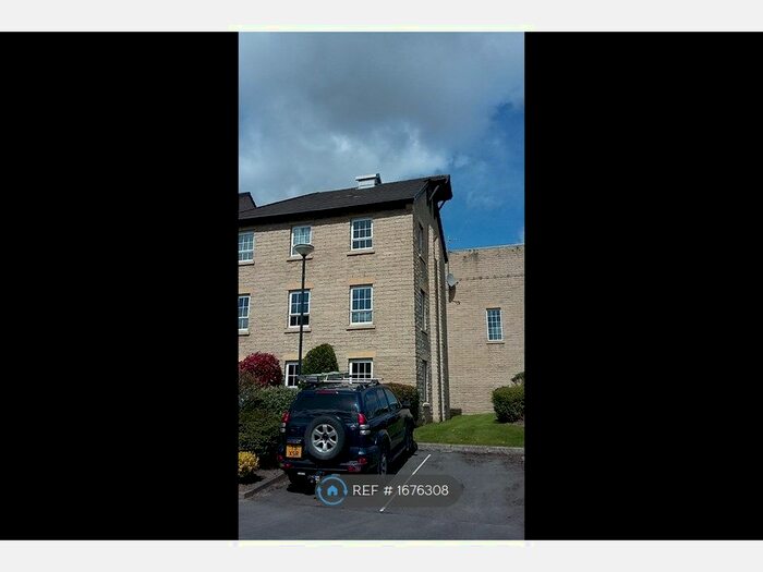 2 Bedroom Flat To Rent In Gale Close, Rochdale, OL15