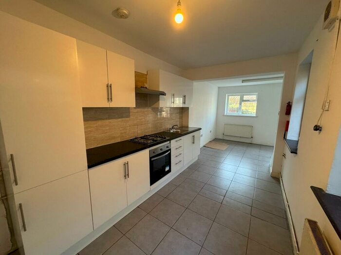 3 Bedroom Terraced House To Rent In Edinburgh Road, E17
