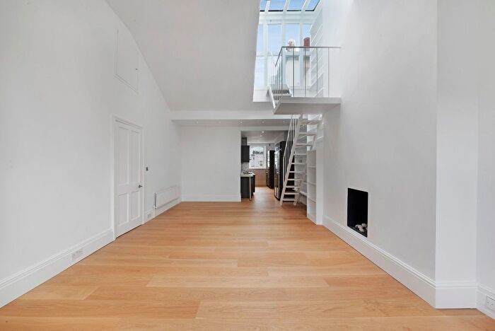 2 Bedroom Flat To Rent In Kensington Park Gardens, London, W11