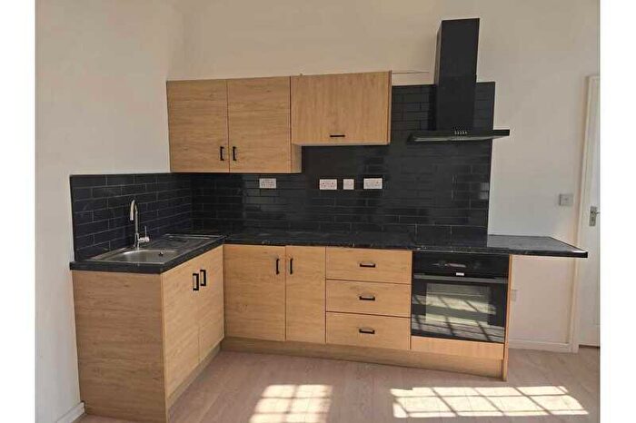 2 Bedroom Flat To Rent In High Street, Dudley, Birmingham, DY5