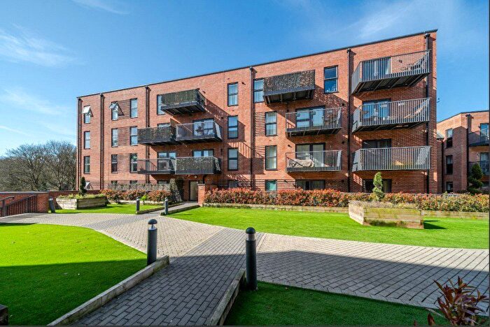 2 Bedroom Flat To Rent In Station Road, Hook, Hampshire, RG27