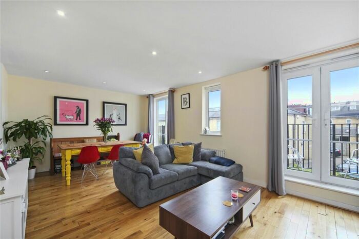 2 Bedroom Mews To Rent In Old Dairy Mews, Balham, London, SW12