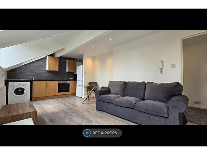 1 Bedroom Flat To Rent In Hanover Square, Leeds, LS3