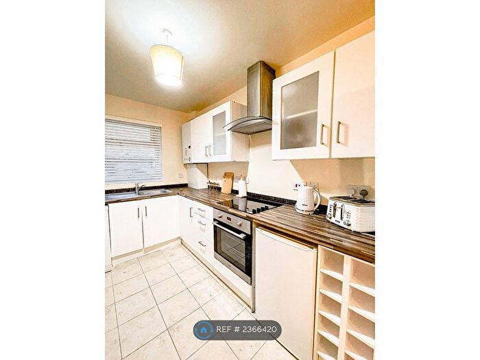 4 Bedroom Flat To Rent In Sancroft Street, London, SE11