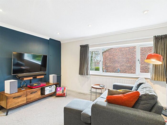 1 Bedroom Maisonette For Sale In Corsham Road, Calcot, Reading, Berkshire, RG31