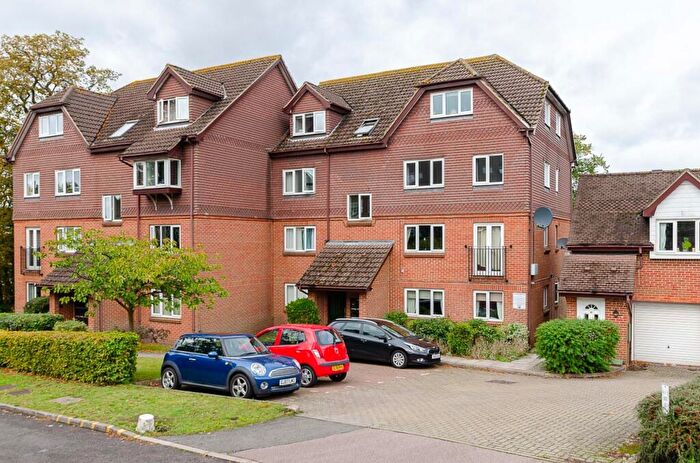 2 Bedroom Apartment To Rent In Abbots Rise, Redhill, Surrey, RH1