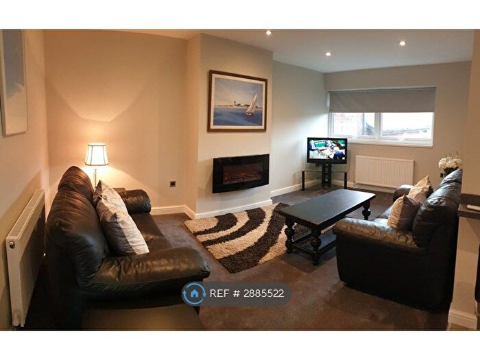 3 Bedroom Flat To Rent In Manston Lane, Leeds, LS15
