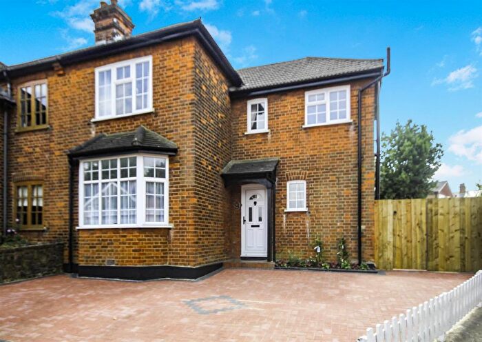 3 Bedroom Property To Rent In Woodman Road, Warley, Brentwood, CM14