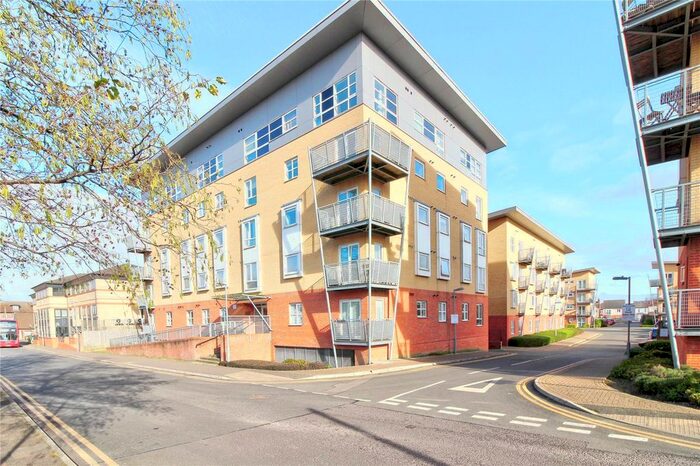 2 Bedroom Flat To Rent In Station Road, Borehamwood, Hertfordshire, WD6