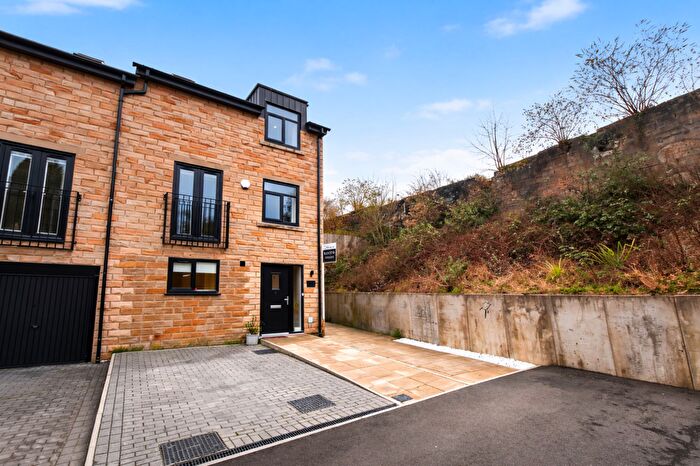5 Bedroom Semi Detached House For Sale In Cinder Close, Todmorden, OL14