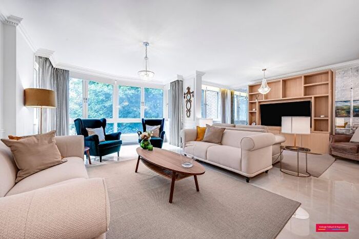 3 Bedroom Flat To Rent In Hyde Park Crescent, London, W2