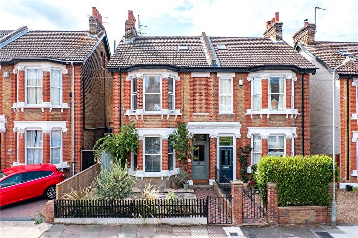 2 Bedroom Flat For Sale In Kent Road, Gravesend, Kent, DA11