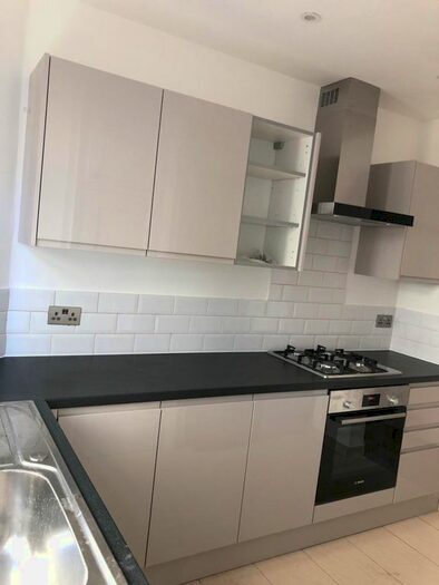 2 Bedroom Flat To Rent In Daws Lane, Mill Hill, NW7
