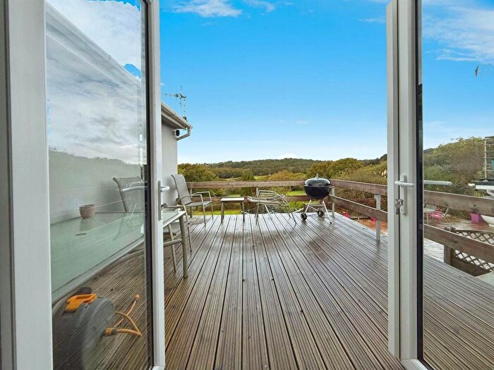 3 Bedroom Semi-Detached House For Sale In Main Road, Havenstreet, PO33