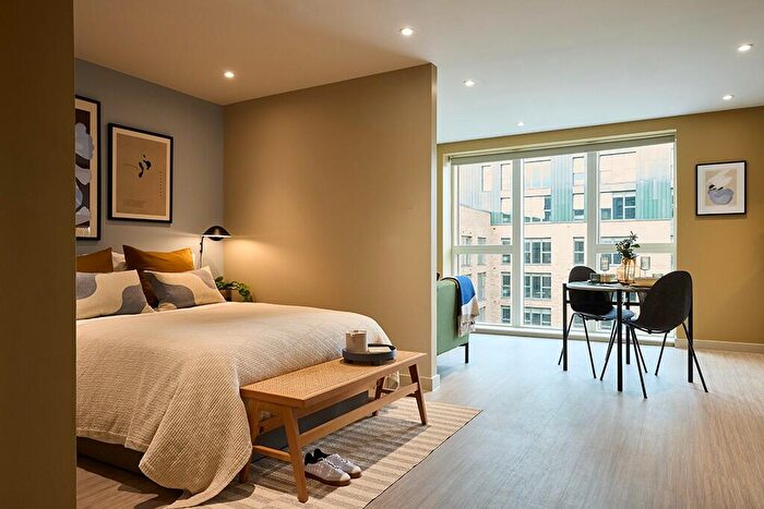 Apartment To Rent In Candleriggs, Trongate, Glasgow, G1