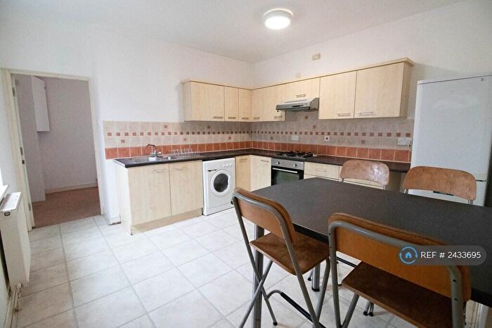 3 Bedroom Flat To Rent In Brighton Grove, Newcastle Upon Tyne, NE4