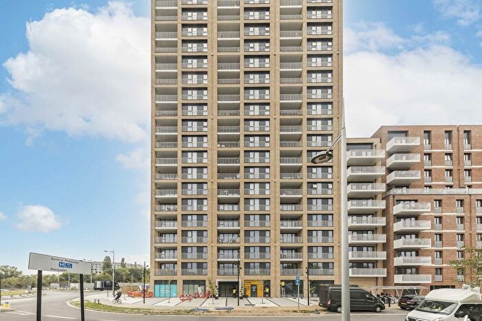 2 Bedroom Flat To Rent In Lakeside Drive, London, NW10