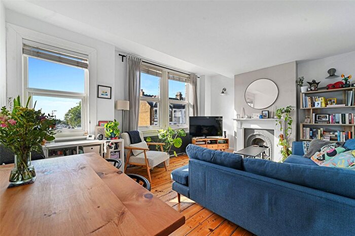 2 Bedroom Maisonette For Sale In Chelmsford Road, London, E18