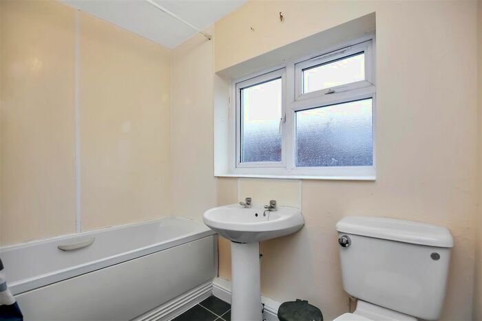 6 Bedroom Maisonette To Rent In Simonside Terrace, Heaton, Newcastle Upon Tyne, NE6