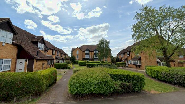 Flat To Rent In Knights Manor Way, Dartford, DA1