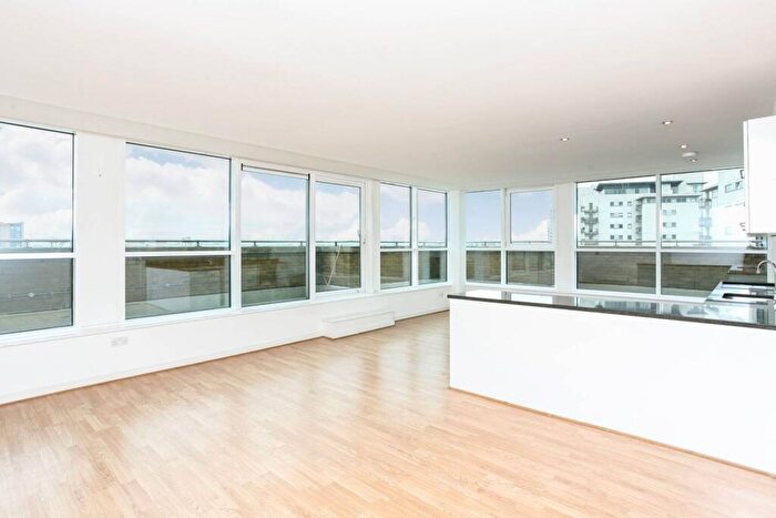 3 Bedroom Flat To Rent In Argyll Road, Woolwich, London, SE18