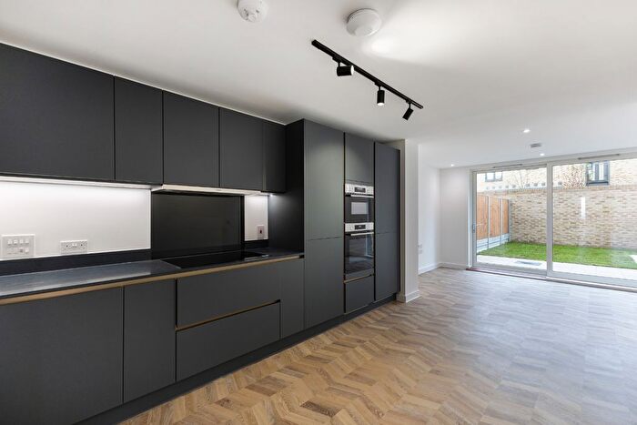 3 Bedroom Flat For Sale In Trinity Park, Woolwich, SE18